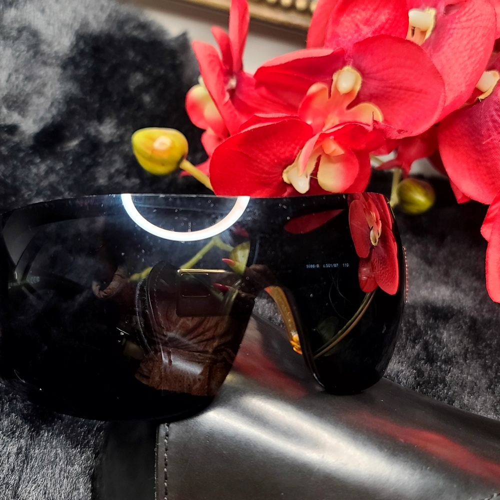 CHANEL logo oversized Ski Shield sunglasses in black w/Swarovski crystal CC embl - Picture 6 of 15